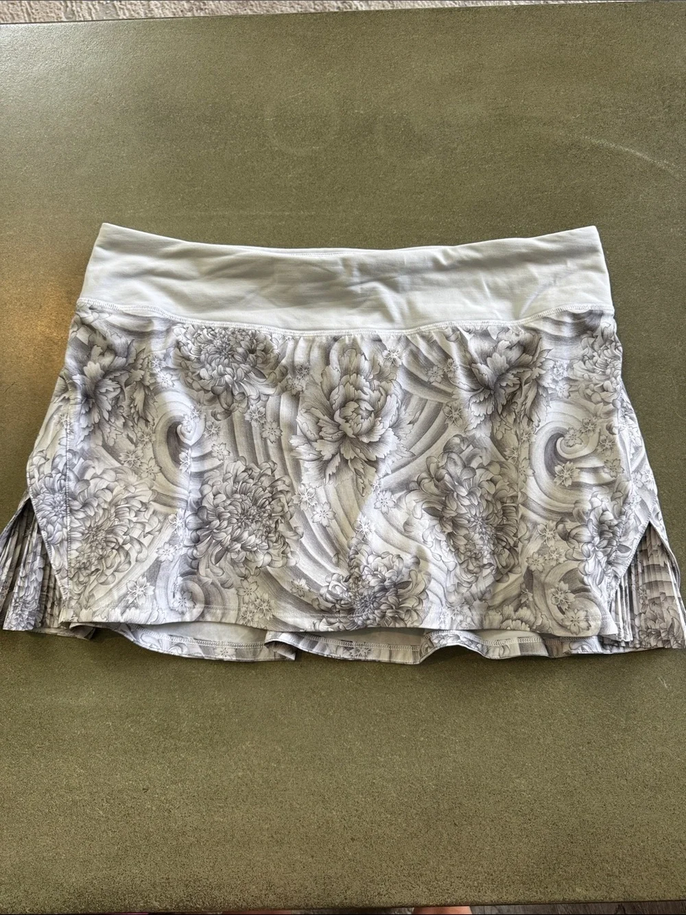 Lululemon pace rival skirt